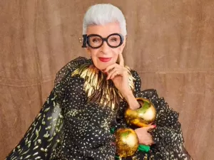 Iris Apfel, ícone fashion, morre aos 102 anos