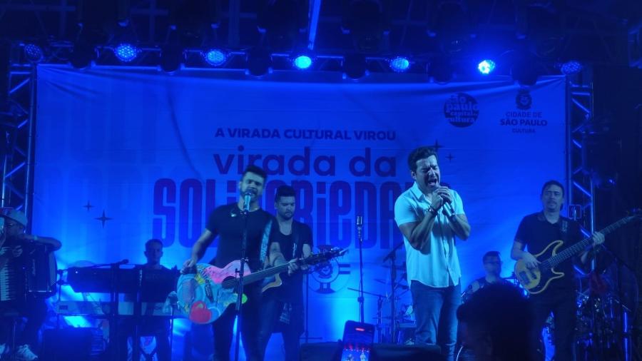 Marcos e Belutti se apresentam na Arena São Miguel durante a Virada Cultural  - Martha Alves/UOL