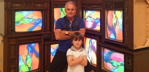 Otávio Mesquita e seu filho, a quem o apresentador chama de assistente - Reprodução/Instagram/otaviomesquita