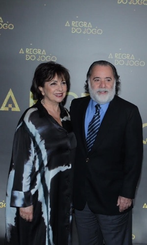 27.ago.2015 - Tony Ramos vai com a mulher Lidiane Barbosa à festa da novela "A Regra do Jogo",  no clube Costa Brava, no Rio de Janeiro