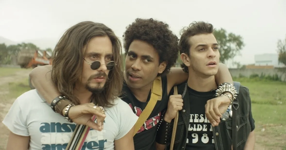 O ator Ícaro Silva e elenco em cena do filme "Se A Vida Começasse Agora" - Divulgação