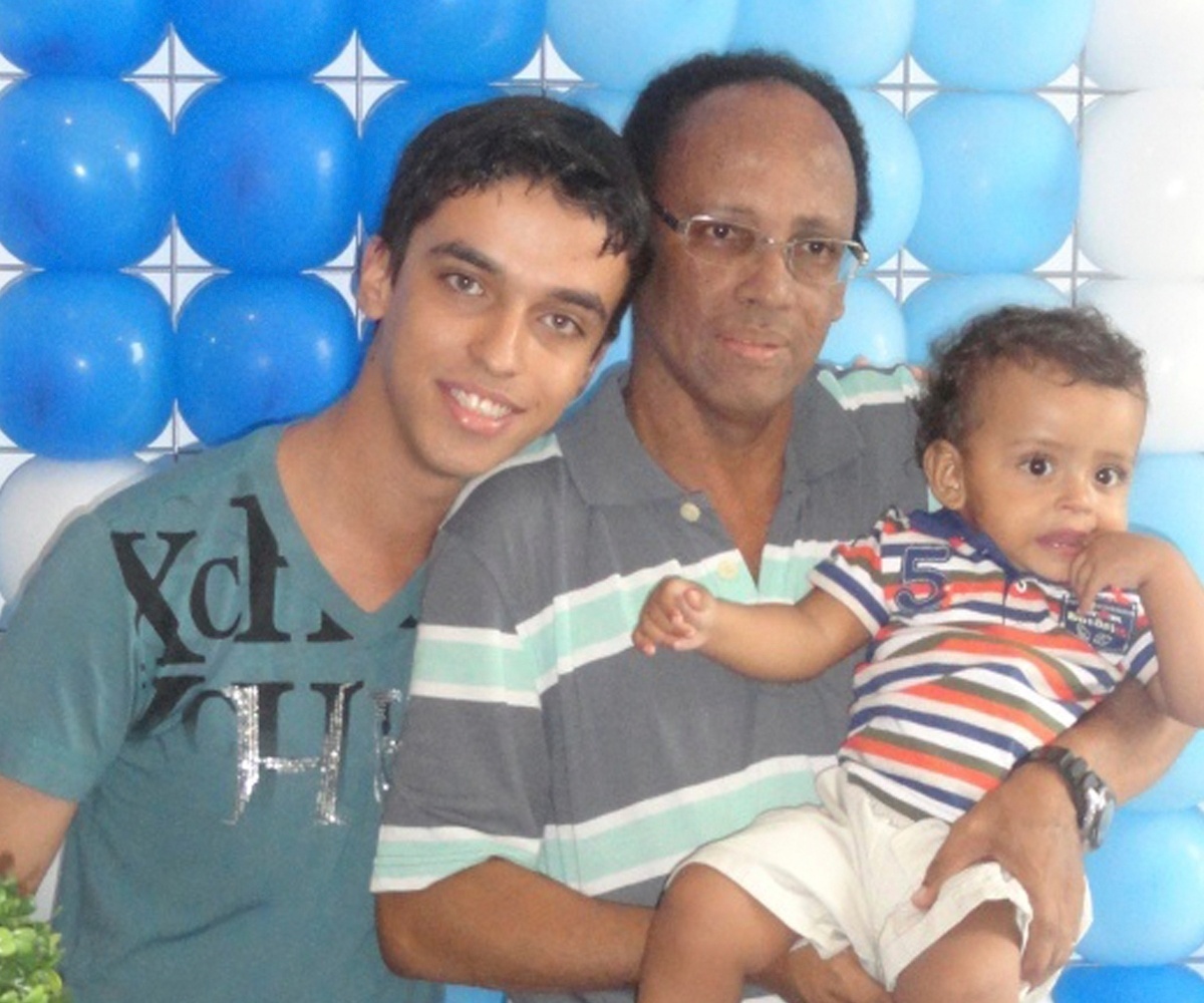 doentes terminais | Wagner Jefferson Ferreira Martins, 24 anos, publicitário, de Barretos (SP). Na foto com o tio e o filho deste - Arquivo Pessoal