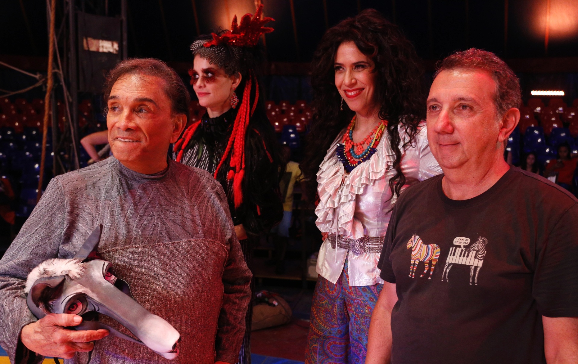 Dedé Santana, Alinne Moraes, Maria Clara Gueiros  e o diretor João Daniel Tikhomiroff - Marcos Pinto/UOL