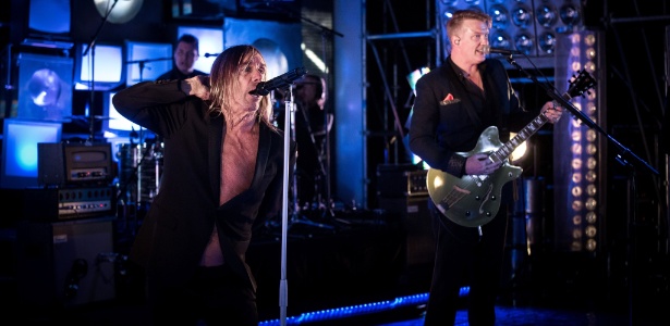 2.mai.2016 - Iggy Pop e Josh Homme se apresentam juntos em Paris - Philippe Lopez/AFP