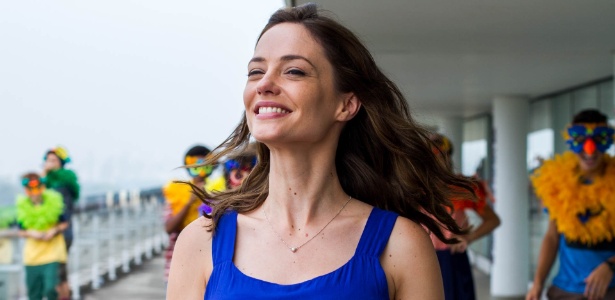 Rosanne Mulholland como a professora Helena em "Carrossel 2" - Divulgação - Divulgação