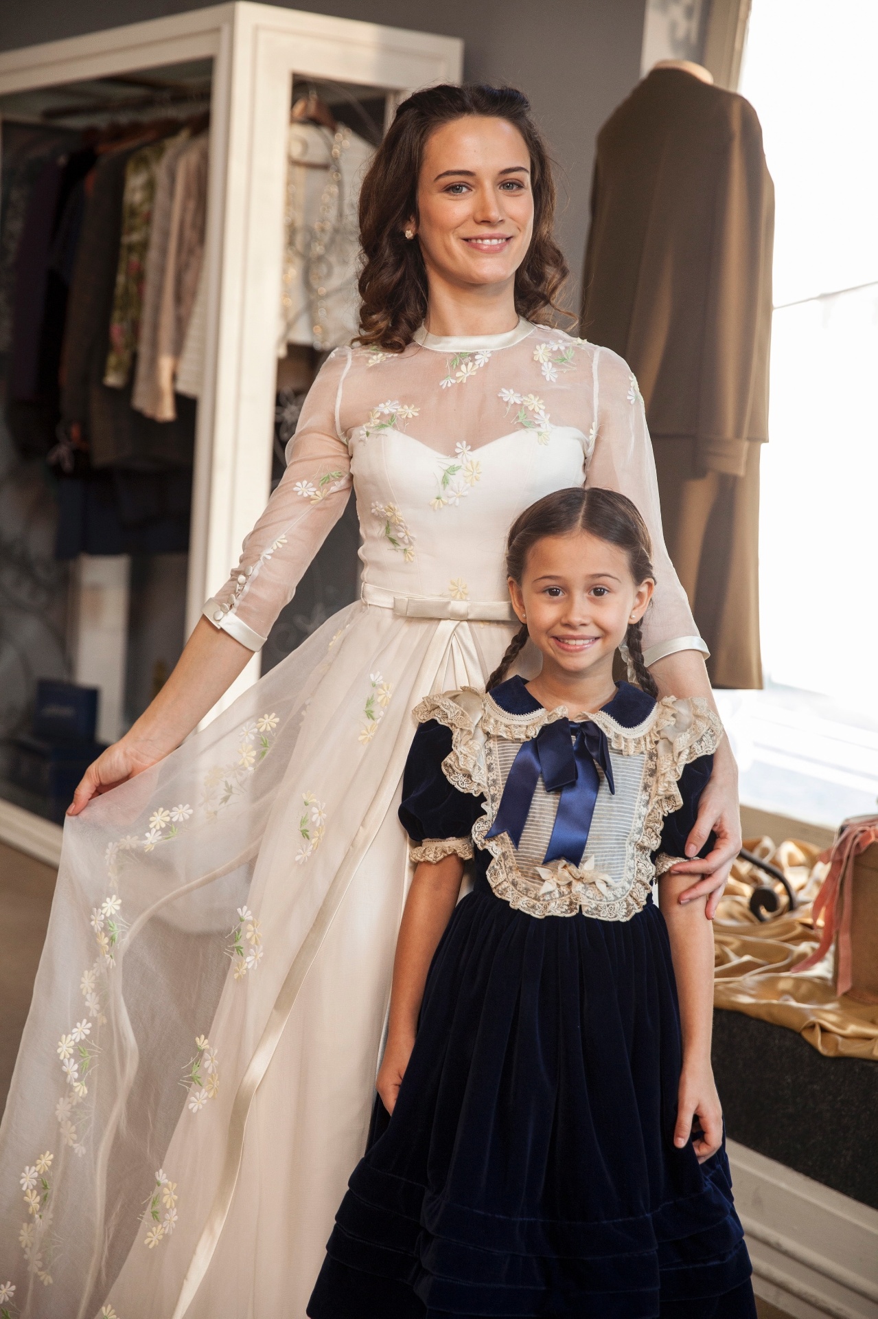 ianca Bin e Nathalia Costa nos bastidores de ?Êta Mundo Bom!? - Pedro Curi/Divulgação