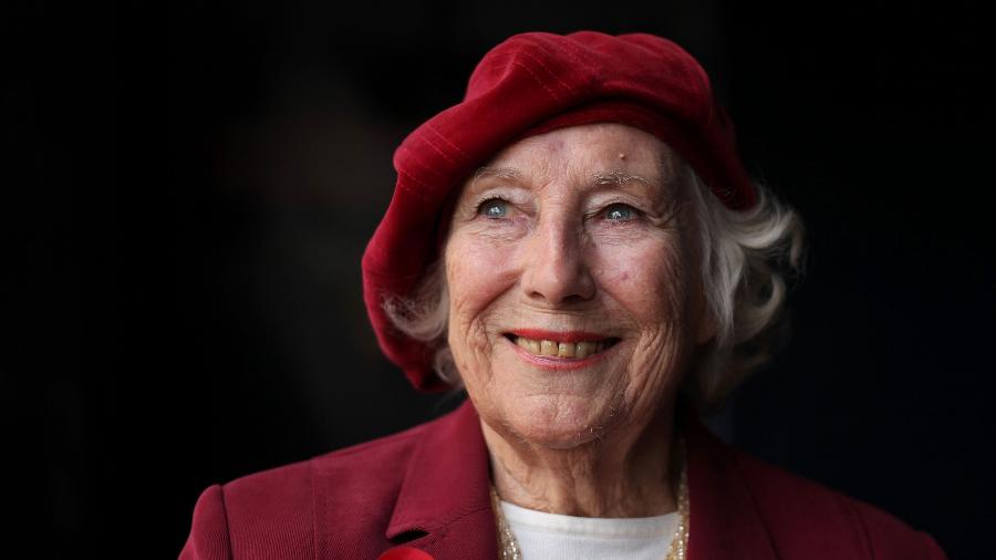Centenária, Vera Lynn se tornou a "namorada das tropas" britânicas durante a Segunda Guerra Mundial - AFP