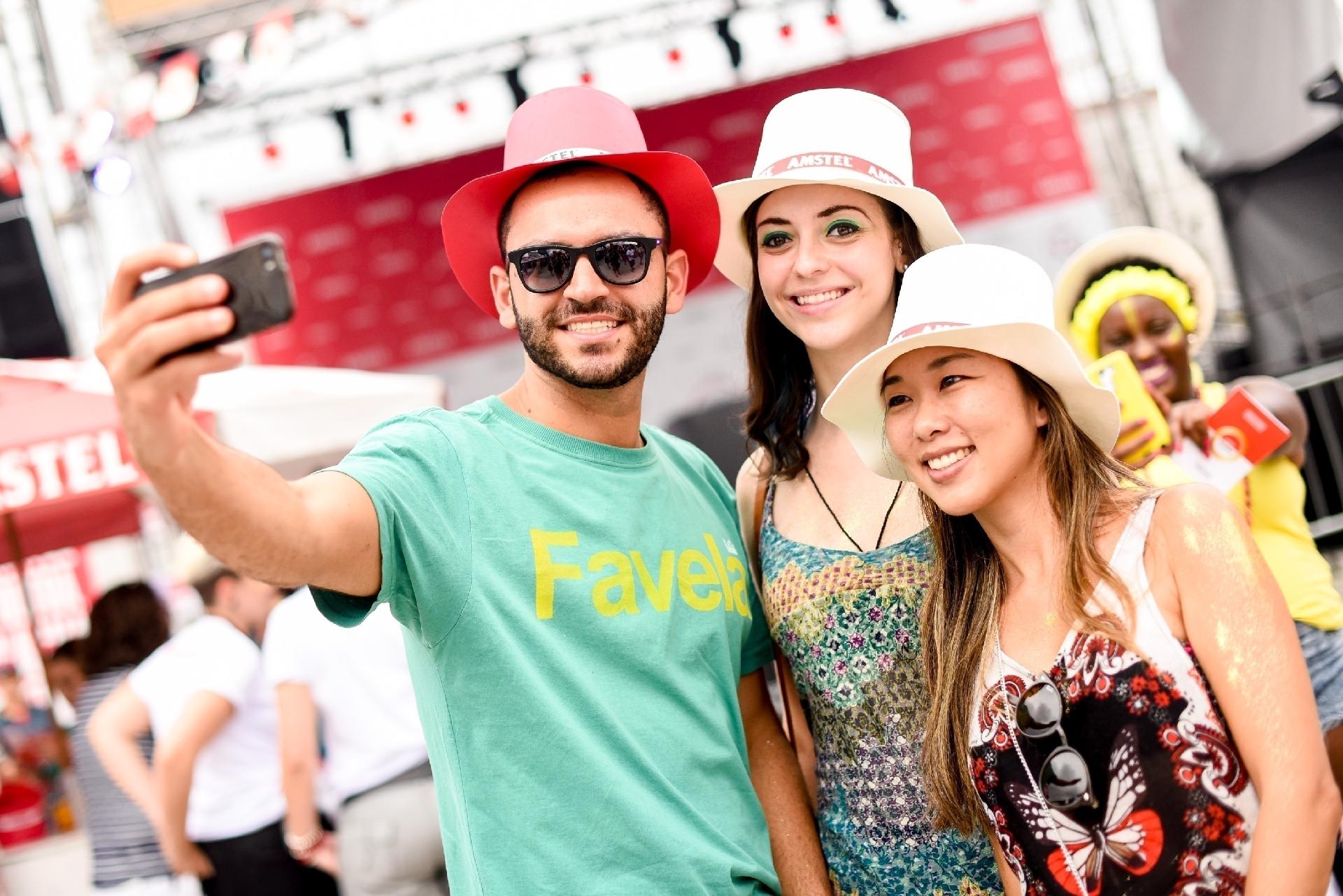 Amigos aproveitam shows da Casa do Pasmado nesta segunda - Flavio Moraes/UOL