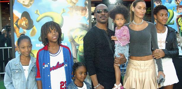 Na foto de 2004, Eddie Murphy com Nicole e seus cinco filhos - Frederick M. Brown/Getty Images - Frederick M. Brown/Getty Images
