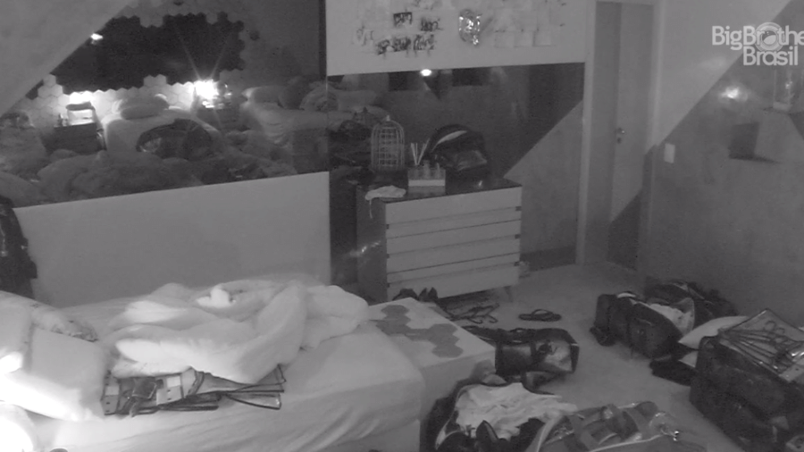 Rodrigo dorme no chão do quarto Ouro - Reprodução/GlobosatPlay