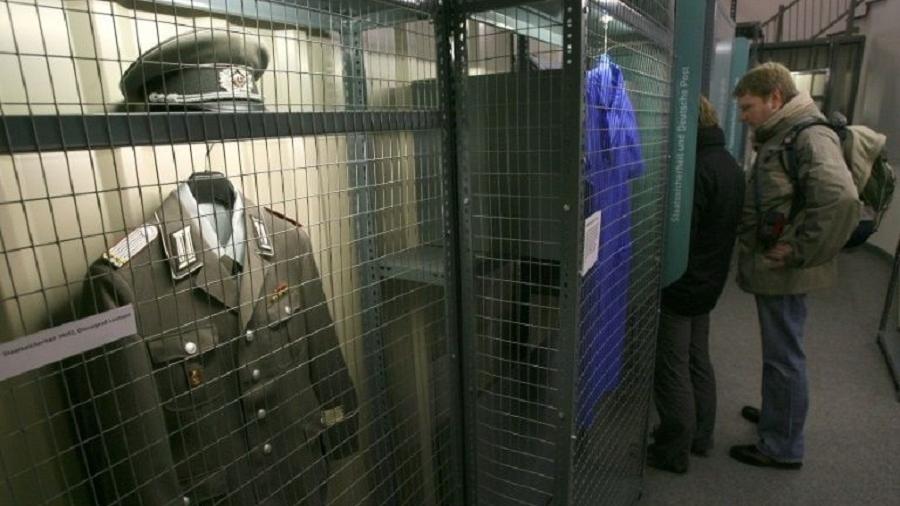 Interior do museu da Stasi em Berlim - John Macdougall/AFP