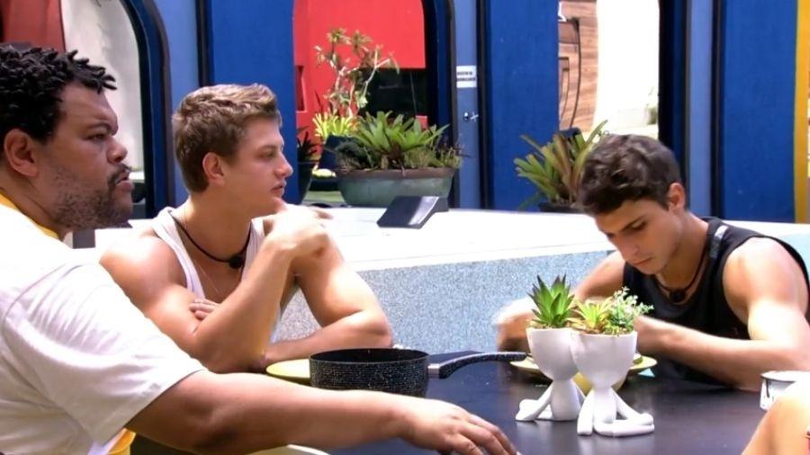 BBB 20: Babu, Felipe e Lucas almoçando na xepa - Reprodução/Globoplay