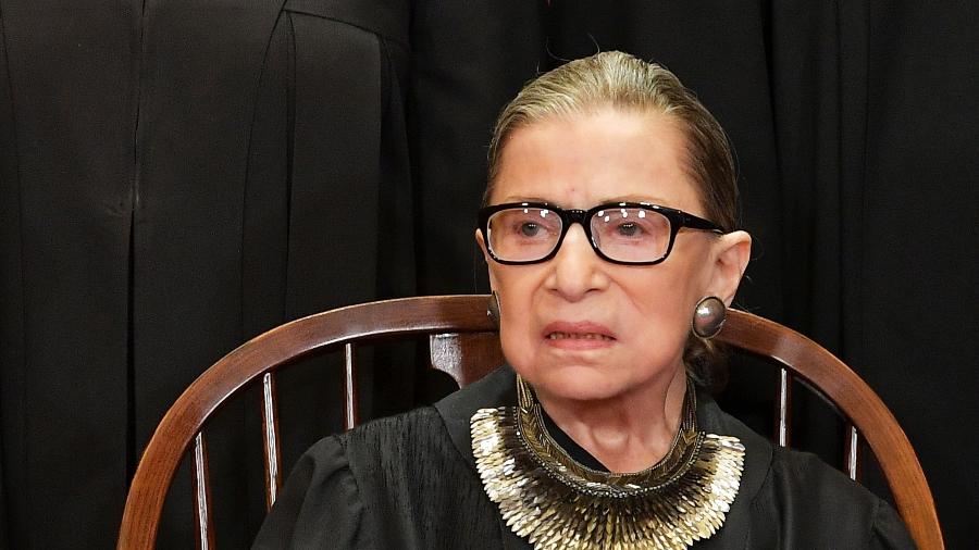 Ruth Bader Ginsburg posa para foto oficial na Supreme Court in Washington, DC - MANDEL NGAN - 30.nov.2018/AFP