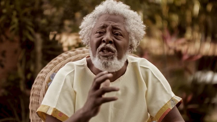 O arte-educador Ivamar dos Santos, conhecido como Mestre Ivamar, no documentário "Sinfonias Negras" O arte-educador Ivamar dos Santos, conhecido como Mestre Ivamar, no documentário "Sinfonias Negras"