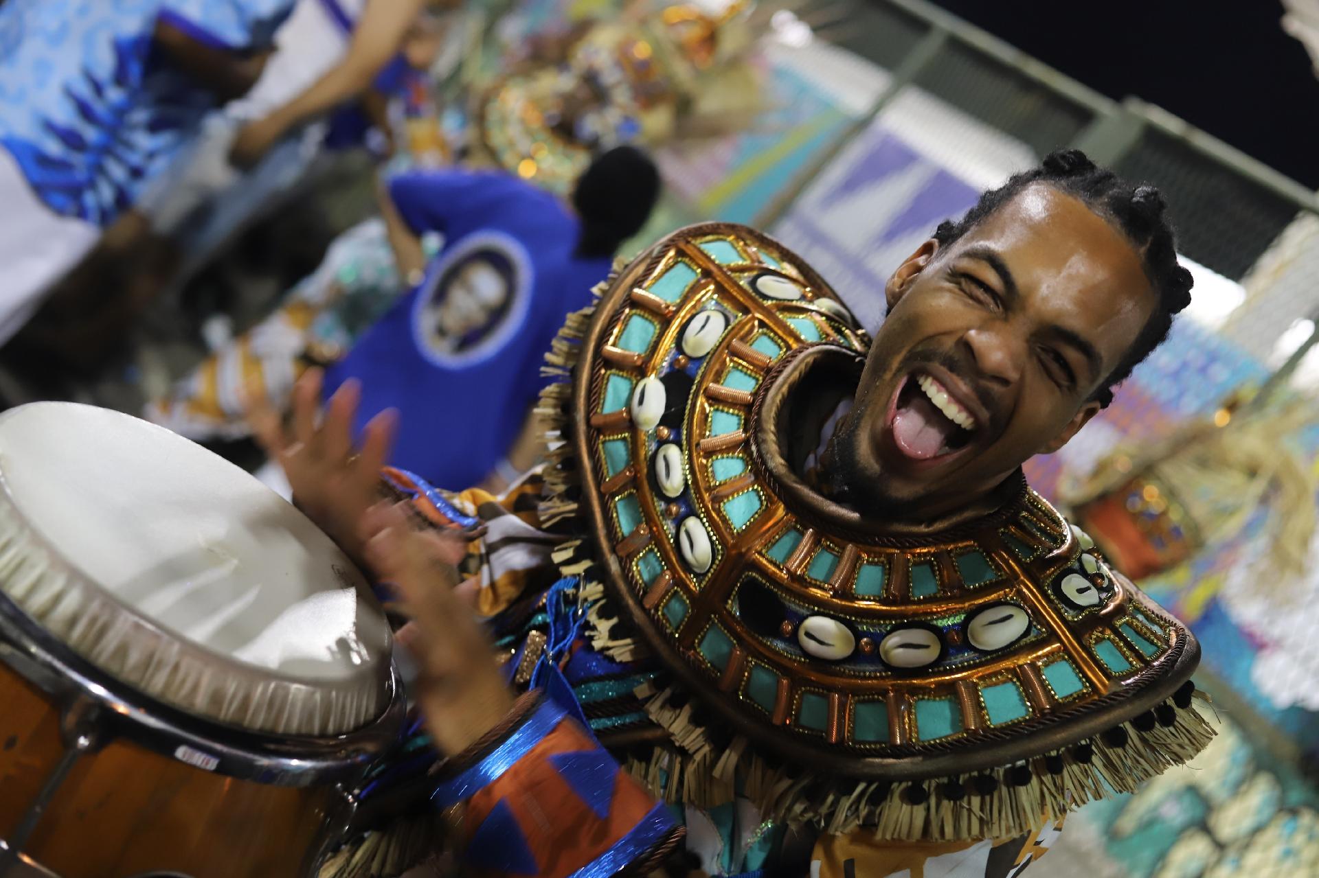 23.abr.2022 - Contração da Portela na Sapucaí - Zô Guimarães/UOL