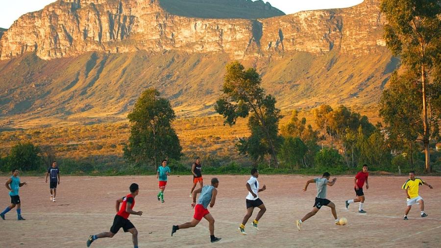 REGRAS BÁSICAS DO FUTEBOL DE RUA > TODO MUNDO TEM QUE JOGAR