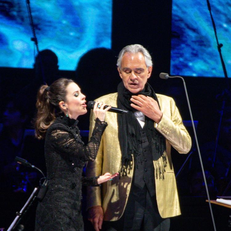 Sandy participa de apresentação ao lado de Andrea Bocelli