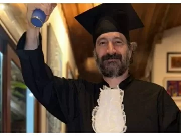 Caco Ciocler conclui faculdade de biologia e celebra: 'Formado'