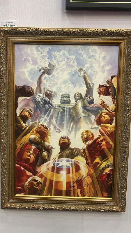 Quadro com diversos super-heróis assinado pelo lendário quadrinista Alex Ross pode ser adquirido por R$ 6.499,99