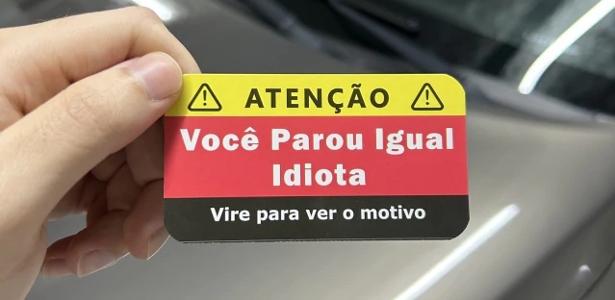 'Você parou igual idiota': cartão debochado vira hit entre motoristas
