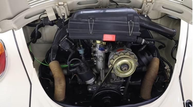 O Fusca é equipado com motor boxer de quatro cilindros 1.6 litro com injeção eletrônica, o que lhe rendeu o nome 1600i.