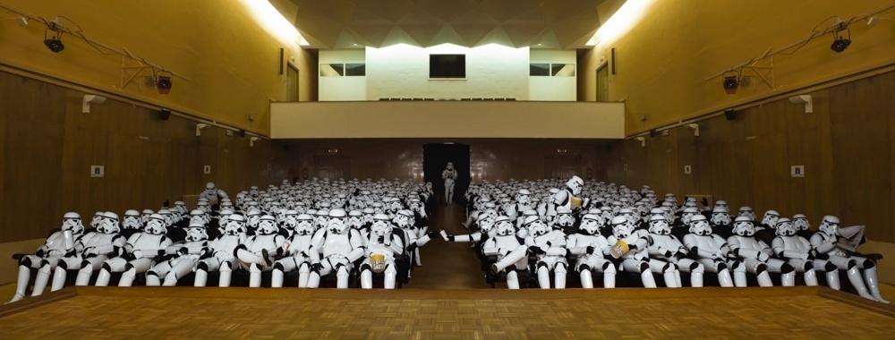 Fotógrafo espanhol Jorge Pérez Higuera cria série "The Other Side", que flagra o cotidiano imaginário dos stormtroopers - Jorge Pérez Higuera/www.perezhiguera.com