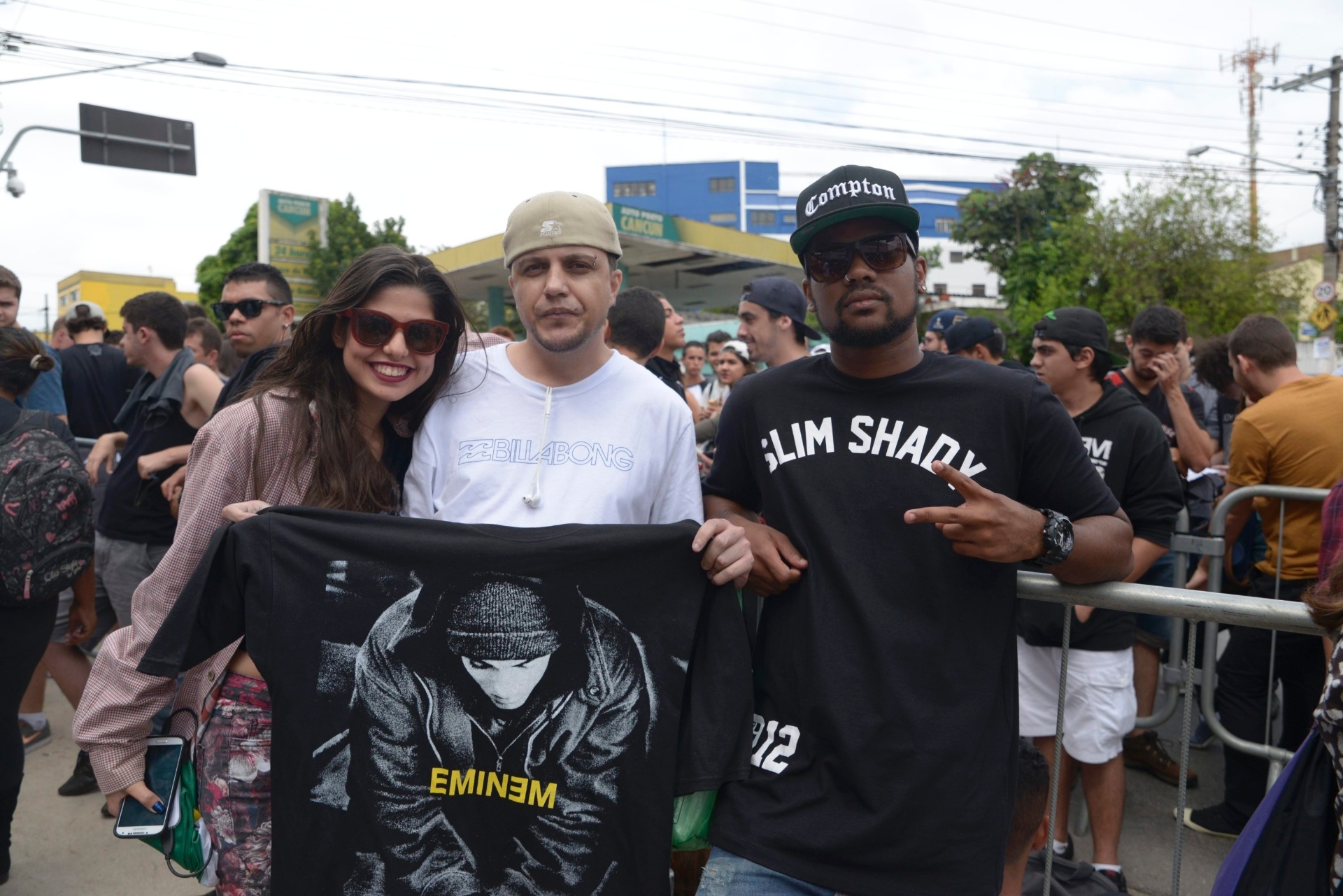 12.mar.2016 - Público aguarda na fila a abertura dos portões para o primeiro dia do Lollapalooza Brasil 2016 - Rafael Roncato/UOL