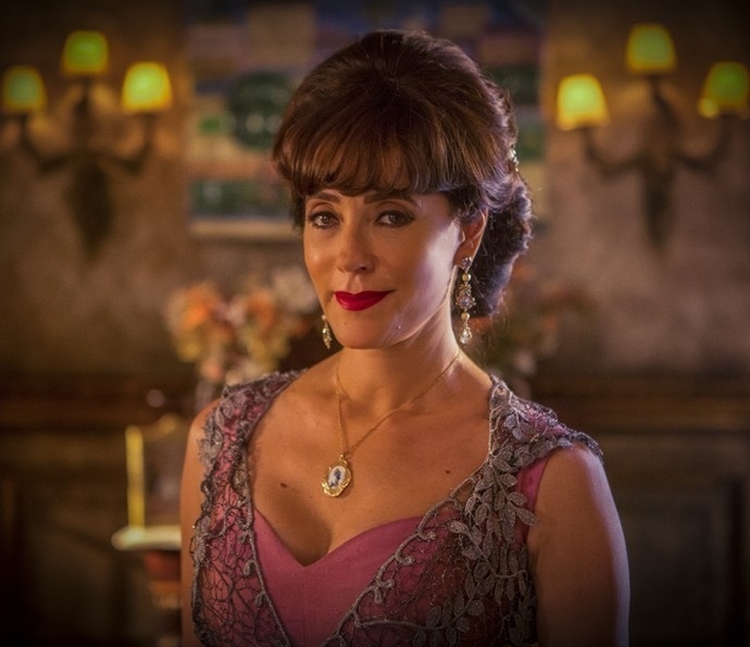 Carol Castro sai de cena para dar espaço à Christiane Torloni, que vive Iolanda na segunda fase da trama. A volta de Afrânio com ela foi Iolanda foi definitiva - Reprodução/Gshow