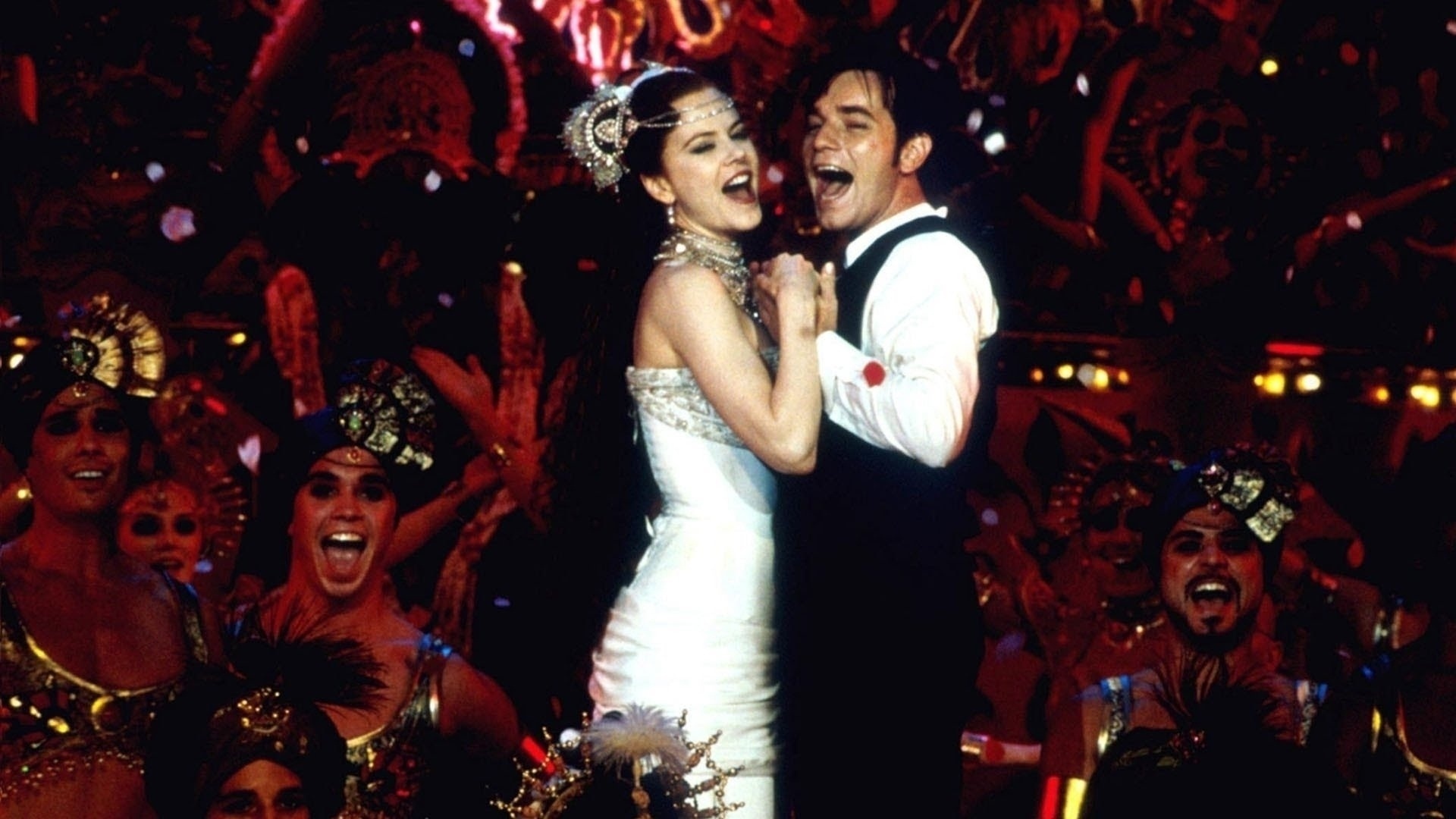 Cena do filme "Moulin Rouge: Amor em Vermelho" (2001), de Baz Luhrmann - Reprodução