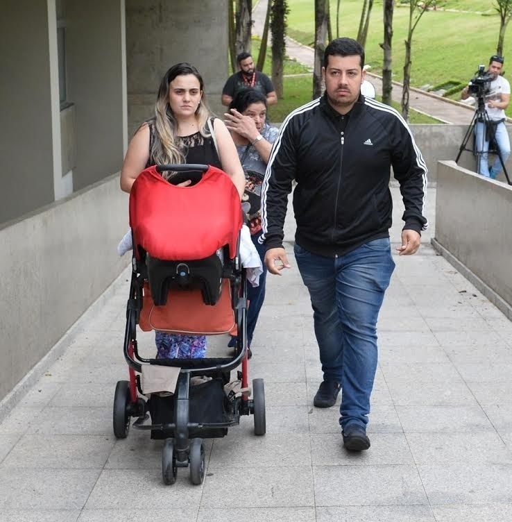 14.out.2016 - Filho de Orival Pessini, Pedro Pessini chega ao Cemitério Gethsêmani, em São Paulo, para se despedir do pai - Francisco Cepeda/AgNews