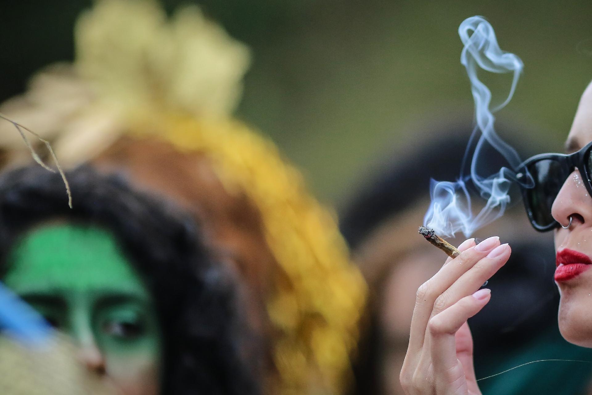 Carnaval canábico: "Bloco do Manjericão" anima último dia de Carnaval em BH - CRISTIANE MATTOS/FUTURA PRESS/ESTADÃO CONTEÚDO