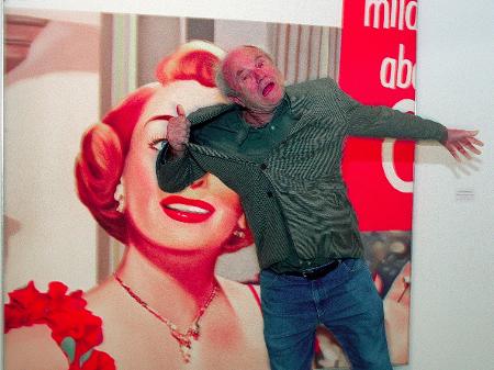 O artisat James Rosenquist em frente ao seu quadro "Joan Crawford Says...", feito em 1964 - Manoocher Deghati/AFP