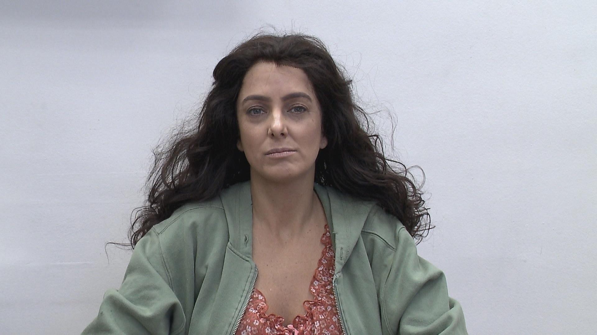 Ticiane Pinheiro aparece irreconhecível no quadro ?Teste da Vida Real?, do "Programa Gugu". A apresentadora encarna uma mulher pobre que pede ajuda na rua - Divulgação/TV Record