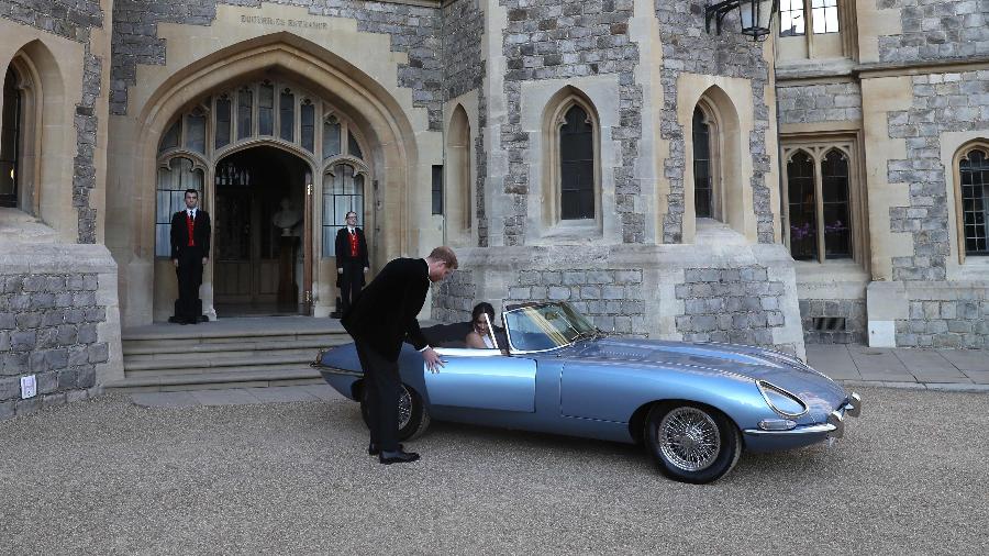 Príncipe Harry e a duquesa de Sussex deixam o castelo de Windsor em um Jaguar elétrico - Steve Parsons/AFP