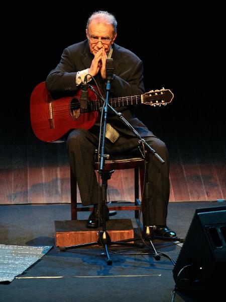 João Gilberto em show no Auditório Ibirapuera, em São Paulo  - EFE/Marcos Hermes/Divulgação