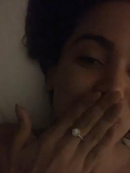 Anitta aprece com anel de brilhante - Reprodução/Instagram