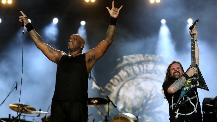 O vocalista Derrick Green e o guitarrista Andreas Kisser, do Sepultura, no Rock in Rio 2019