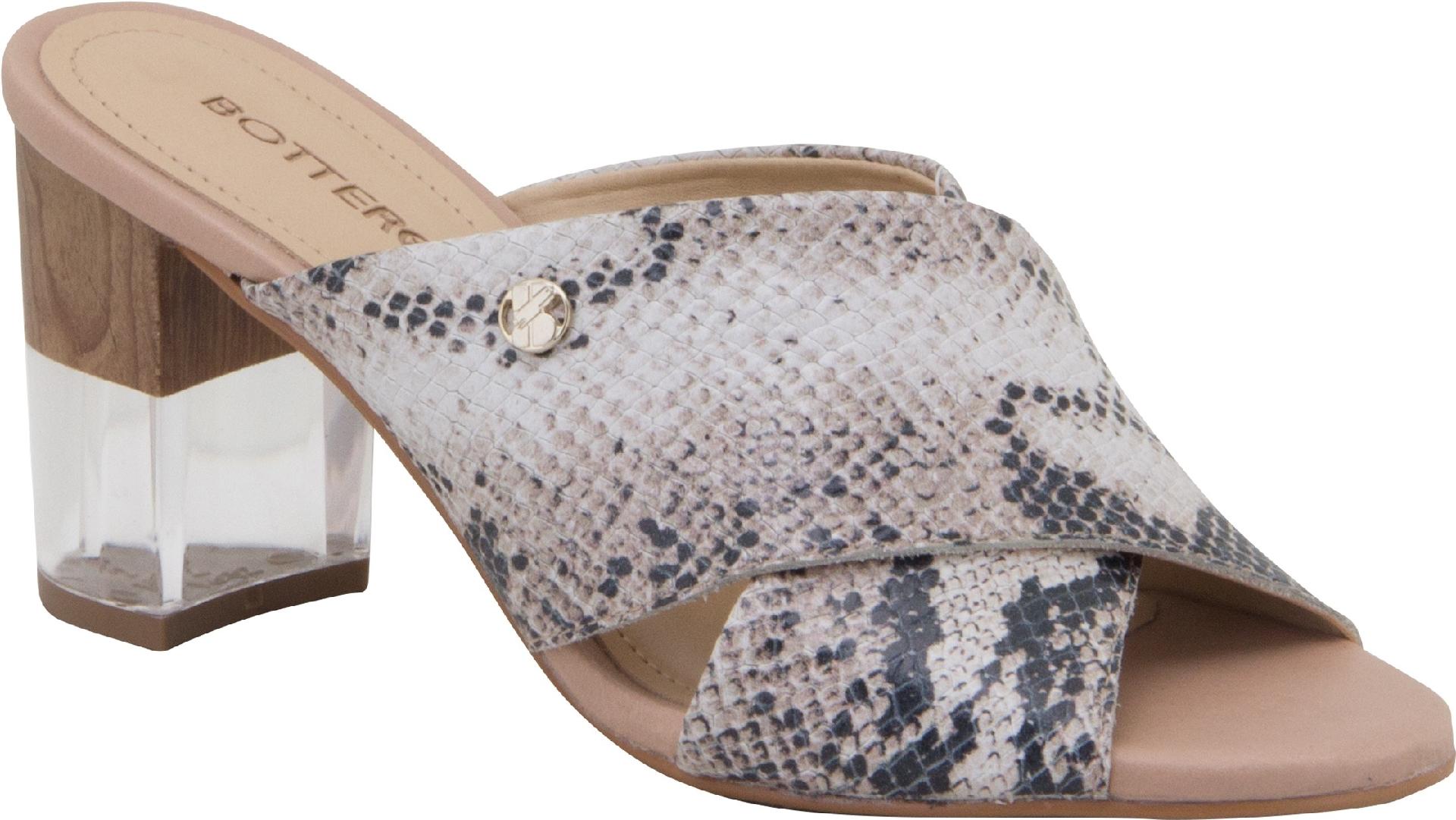 Mule em couro estampado - Divulgação