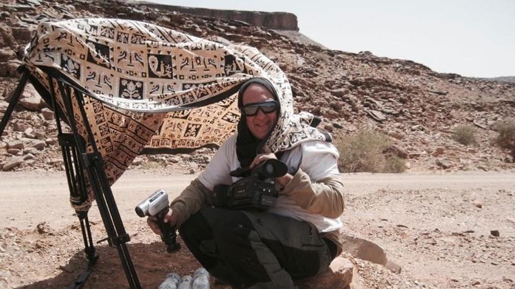 Toco Lenzi atravessou sete mil quilômetros no deserto australiano para chegar até Darwin e, de lá, voar até a Ásia com a moto - Reprodução/Instagram