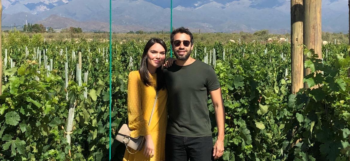 Lari e Marcelo em vinícola de Mendoza, na Argentina, onde realizariam o casamento em maio: sonho transferido para 2021 - Arquivo pessoal