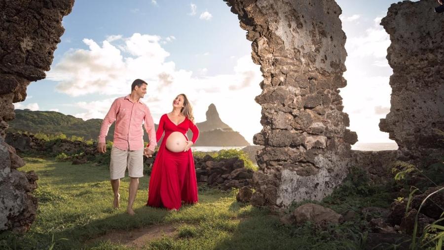 Alyne Luna foi obrigada a deixar Fernando Noronha para dar à luz no Recife em 2020; agora, está grávida novamente e já saiu da ilha - Arquivo Pessoal