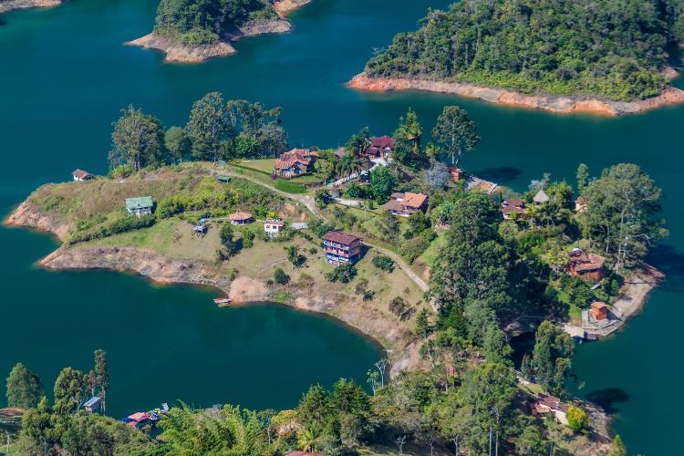 Vista aérea de Guatapé, na Colômbia - Getty Images/iStockphoto - Getty Images/iStockphoto