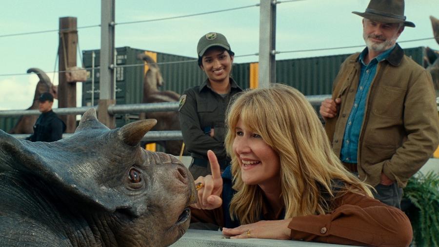 A atriz Laura Dern (à frente) retorna como Ellie Sattler em "Jurassic World: Domínio" - Universal Pictures/Divulgação