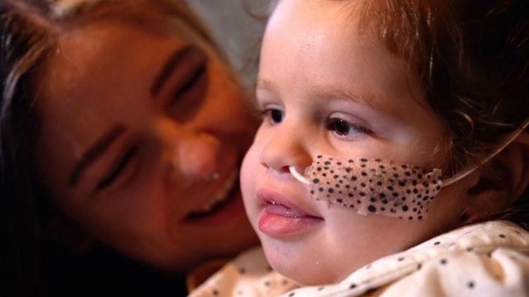 Nala teve que ser entubada para receber comida - ARQUIVO PESSOAL FAMÍLIA SHAW - ARQUIVO PESSOAL FAMÍLIA SHAW