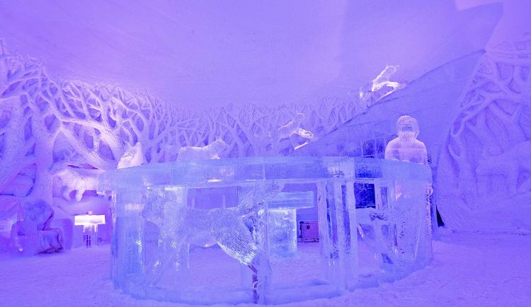 Esculturas de gelo no bar