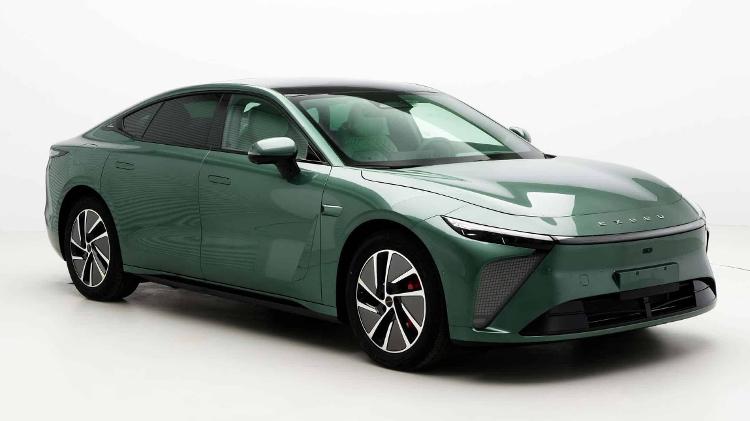 Exeed Exlantix ES tem versão com tração integral e autonomia de 1.645 km graças ao extensor de alcance