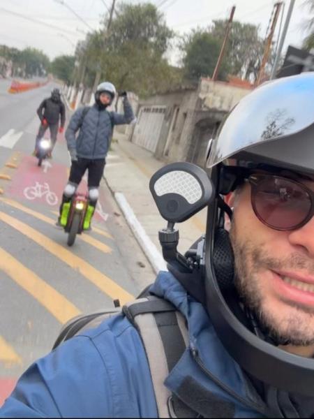 Wallans Tedesco de Albuquerque e os amigos indo da capital paulista para Santos (SP) de monociclo Wallans Tedesco de Albuquerque e os amigos indo da capital paulista para Santos (SP) de monociclo