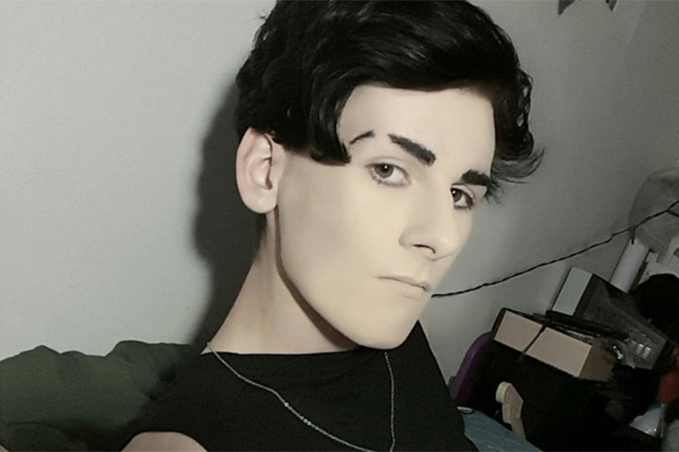 Sobrancelhas com fendas - Reprodução/Instagram/@eveningcrow