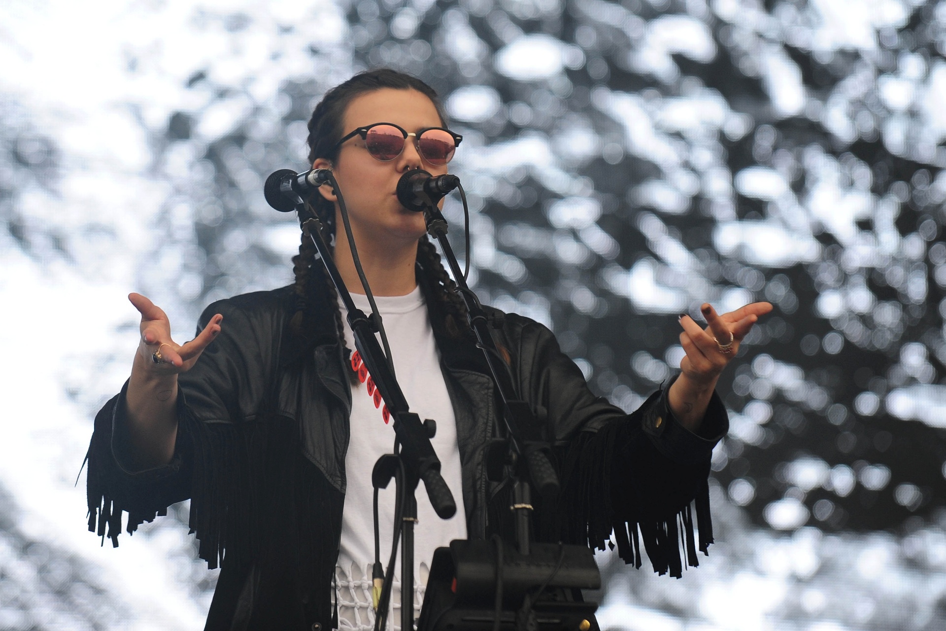 12.mar.2016 - O grupo islandês Of Monsters and Men se apresentam no palco Onix no primeiro dia do Lollapalooza Brasil 2016 - Junior Lago/UOL