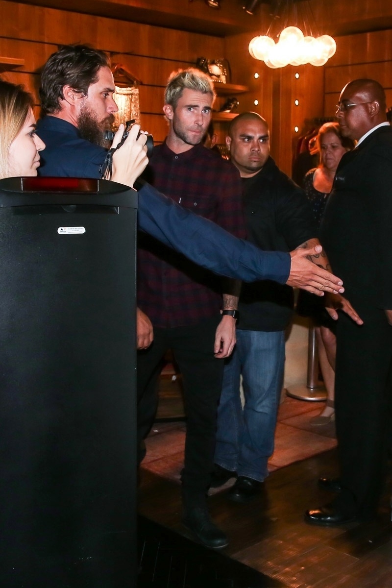 16.mar.2016- Adam Levine marca presença em evento de grife em São Paulo - Manuela Scarpa e Rafael Cusato/Brazil News